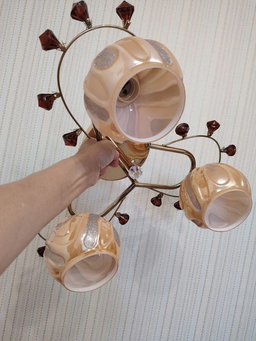 Люстра трехрожковая