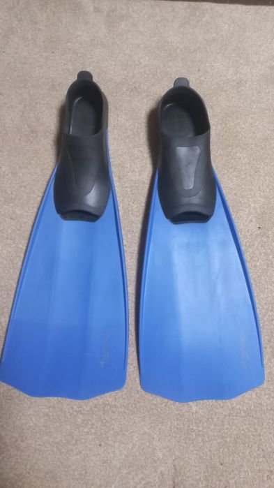 Продам ласты почти новые