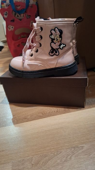 Vand ghetute roz fetite mar.28 MINNIE