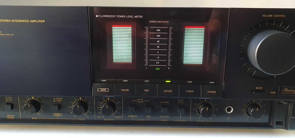 Statie Universum V 4386 – Consum 630W – VU-metre LED – Putere Brută