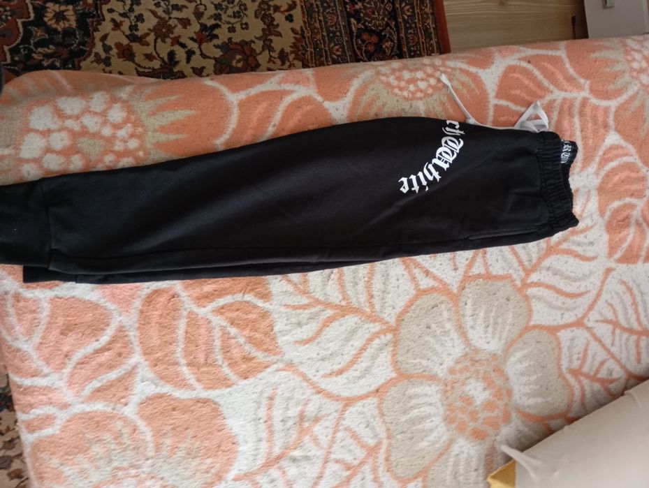 Vând pantaloni Young rich white