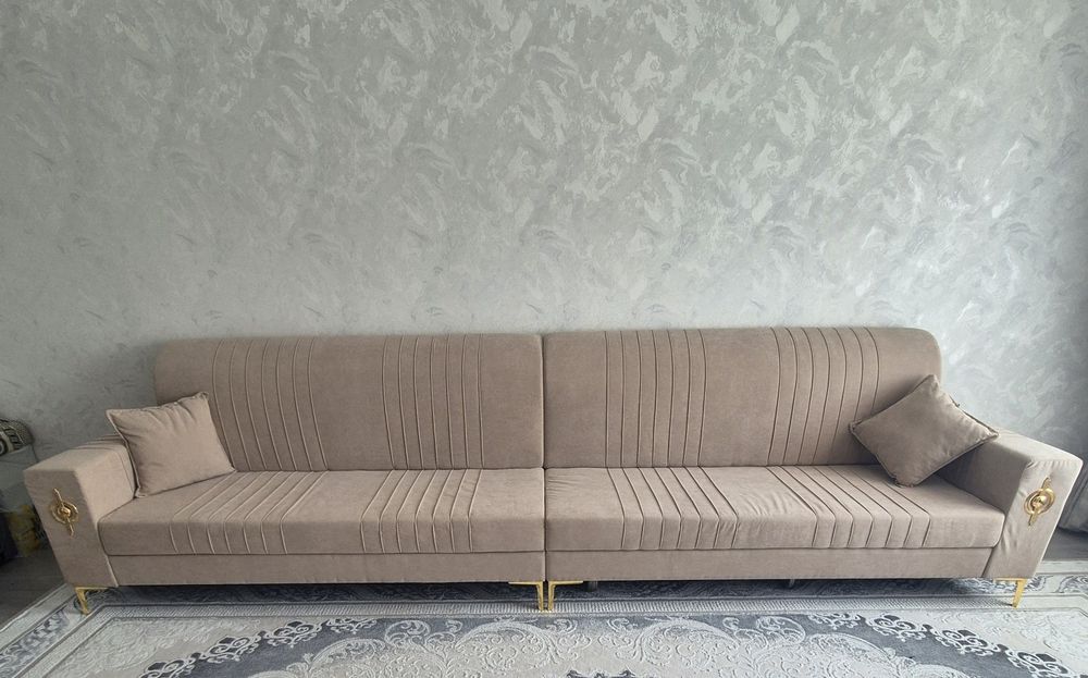 В продаже диван гостиный