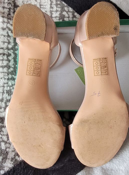 Vând pantofi mărime 38