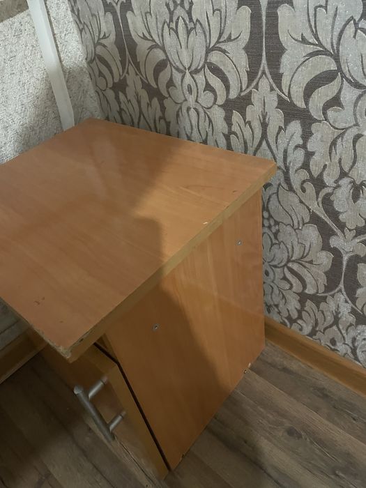 Кровать и 2 тумбочки