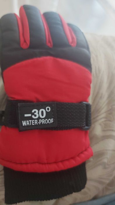 Зимние спортивные перчатки