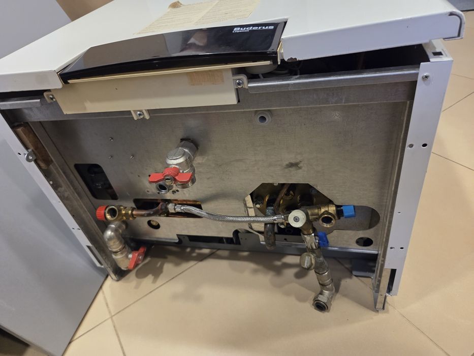 Газов котел Buderus Logamax U012-28T60 – 28 kW с вграден бойлер 60