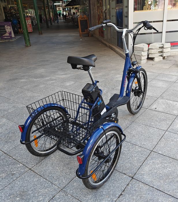 Tricicleta Electrica Z-Tech ZT-81, cu 3 Roti si Pedale, Motor 250W, Ac