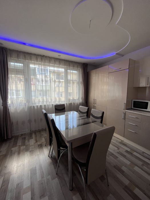 Дава се под наем Двустаен апартамент в Търговище, Център - 75 кв.м за 306 € - Снимка #2