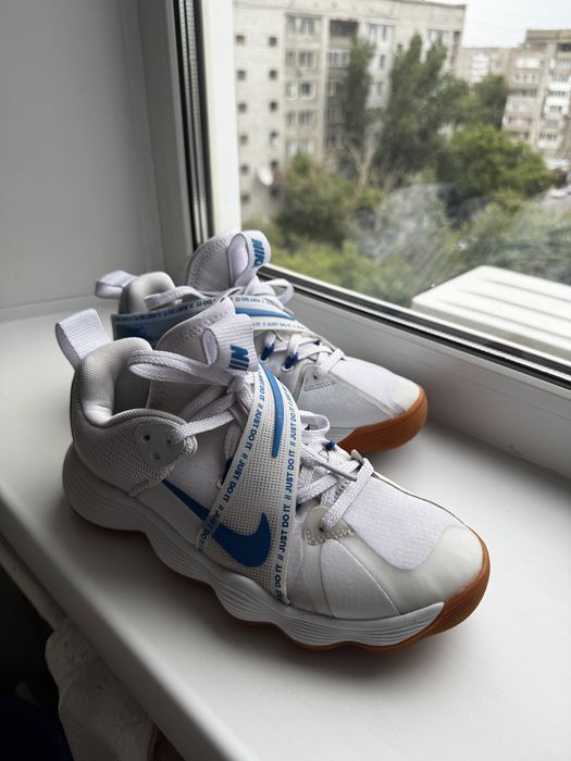 Волейбольные кроссовки Nike