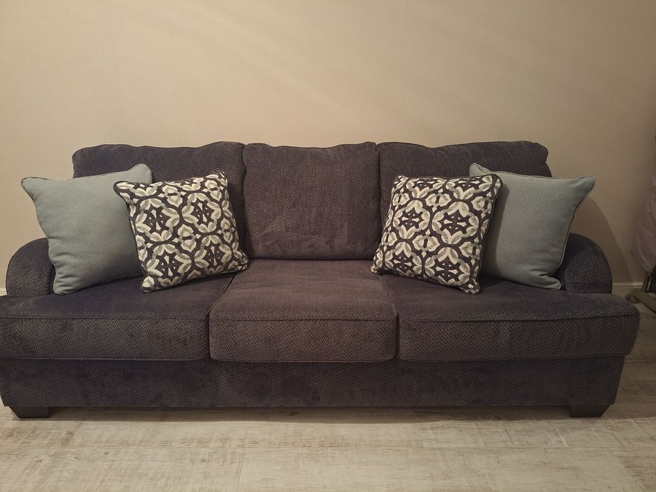 Продаются диваны для гостинных комнат