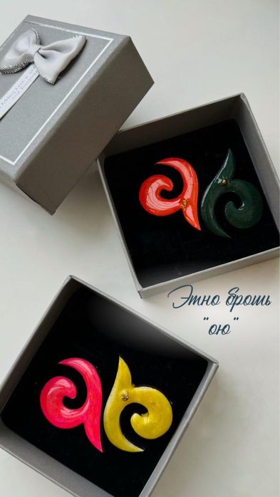 Этно броши.