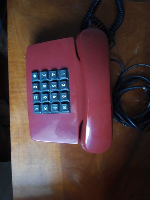 Telefon fix cu butoane