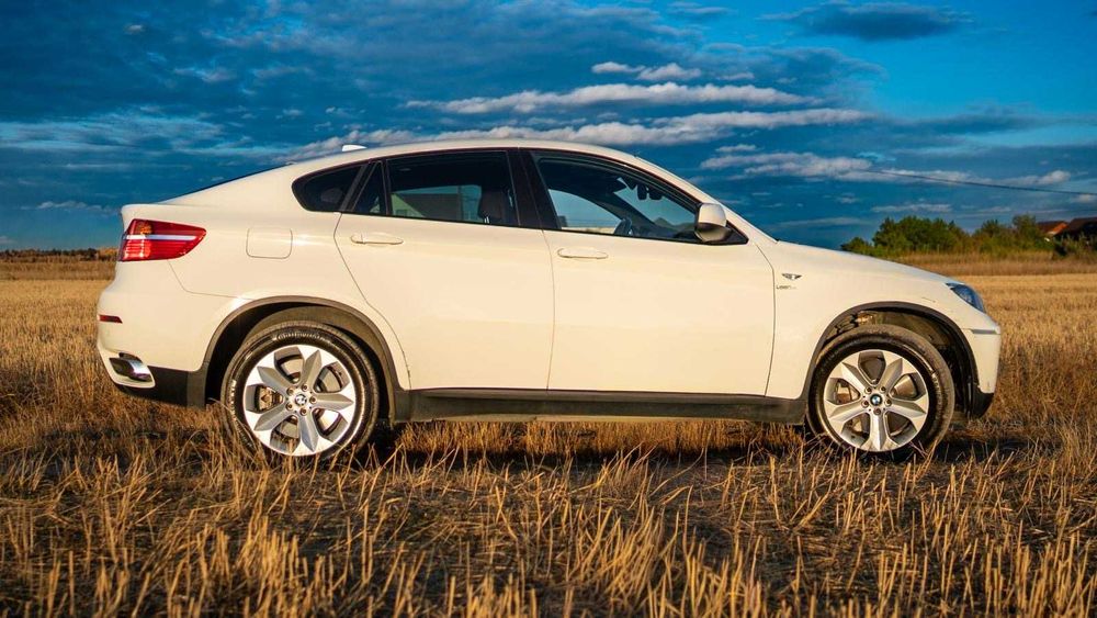 BMW X6 xDrive50i 4.4 V8 408 CP Istoric BMW documentat