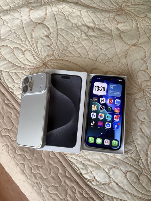 Vând iPhone 15 Pro Max varianta 25 6 de giga