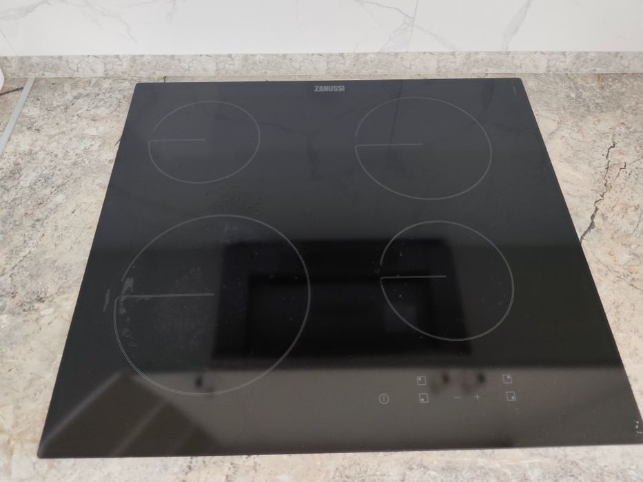 Электрическая варочная панель Zanussi
