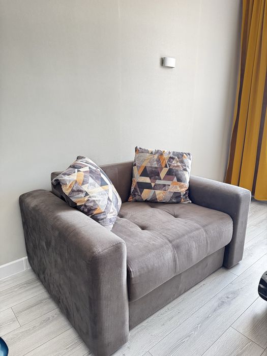 Продам диванчик с пуфиком. Раскладывается