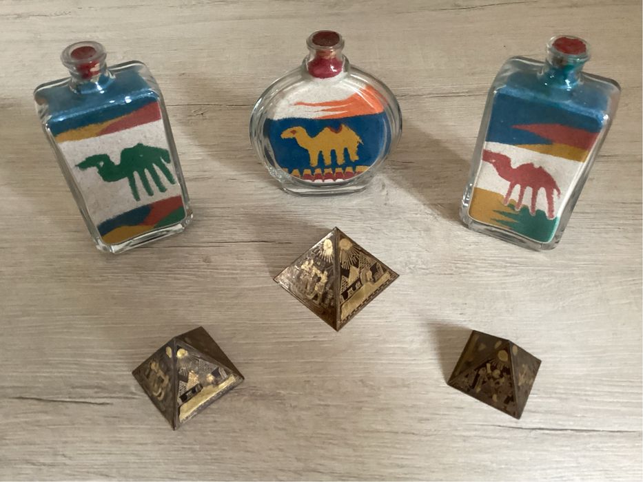 Панно диарама, пробковое дерево, статуэтки, сувениры разные.