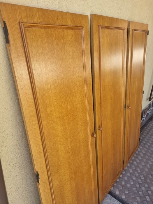 Usi stejar dulap cu balamale 9buc