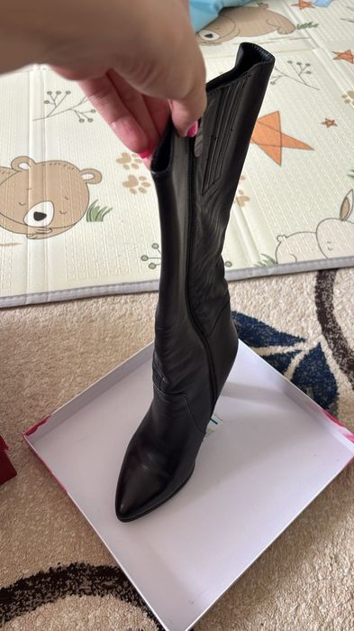 Продам женские сапоги