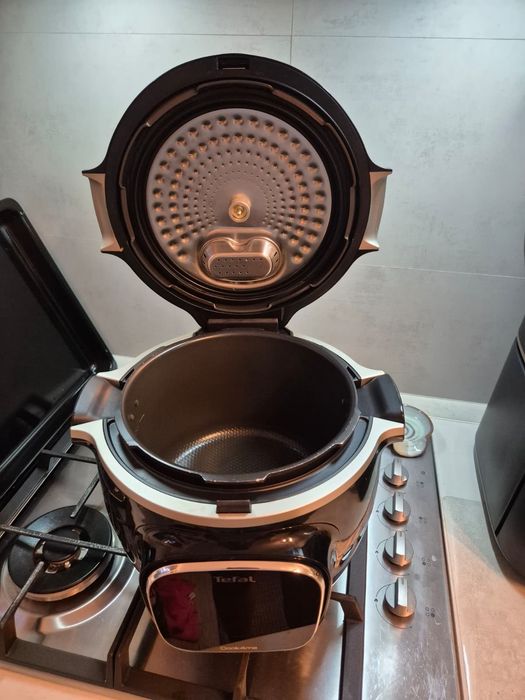 Multicooker inteligent cu gătire sub presiune Tefal Cook4me Touch CY912831 cu conexiune WiFi