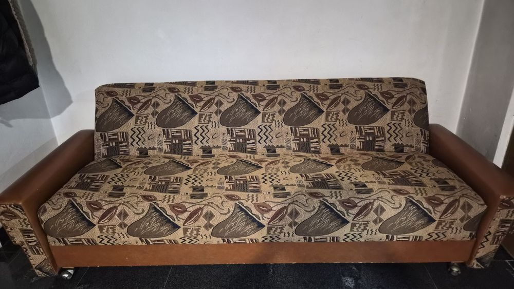 Vând canapea extensibilă