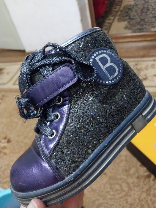 Продам детскую обувь