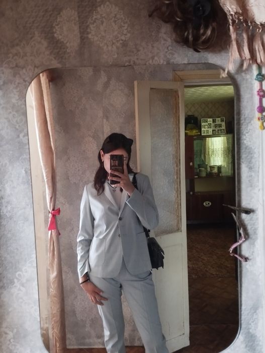 Продам костюм ,с брюками