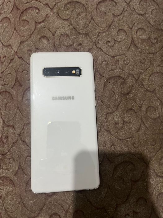 Продам самсунг S10+