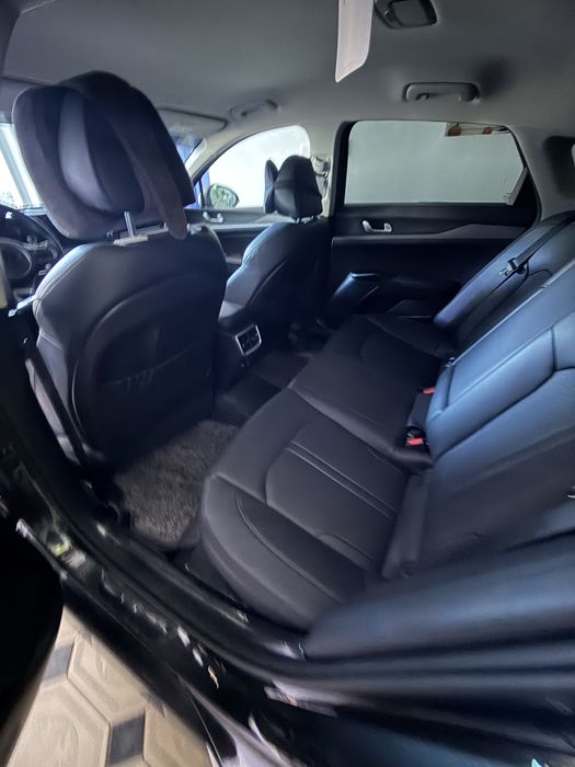 Kia K5 2024 mokriy asfalt, 3 pozitsiya