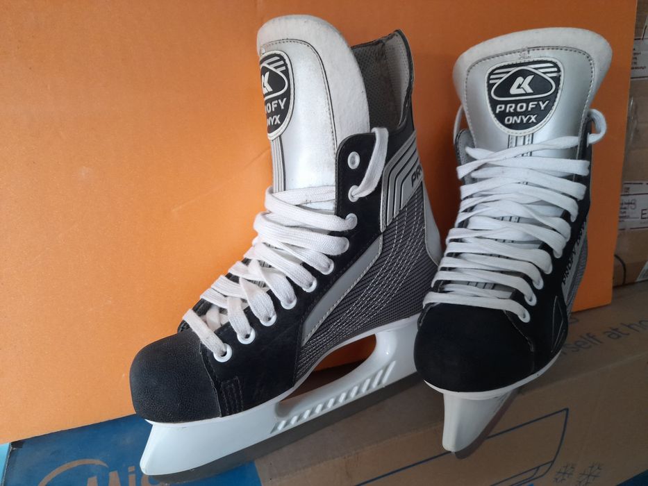 Продаются  коньки