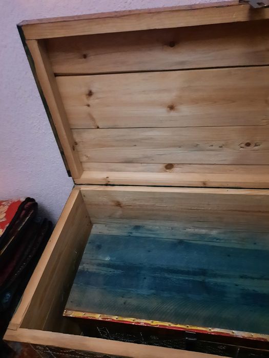 Сундуки 2 шт. старинные для интерьера