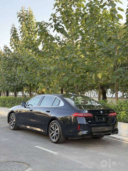 Bmw i5 35L 2025й 10минг юрган. Тозза
