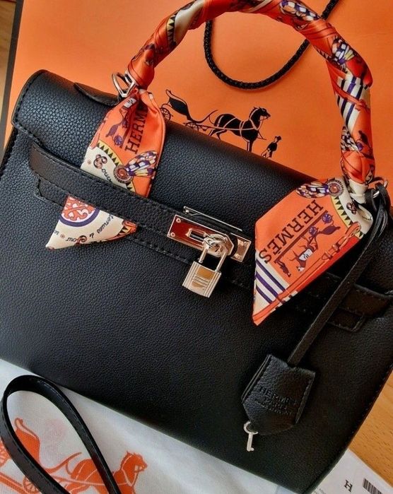 Geanta damă,dimensiune medie,model Kelly,curea detasabila umăr,saculeț