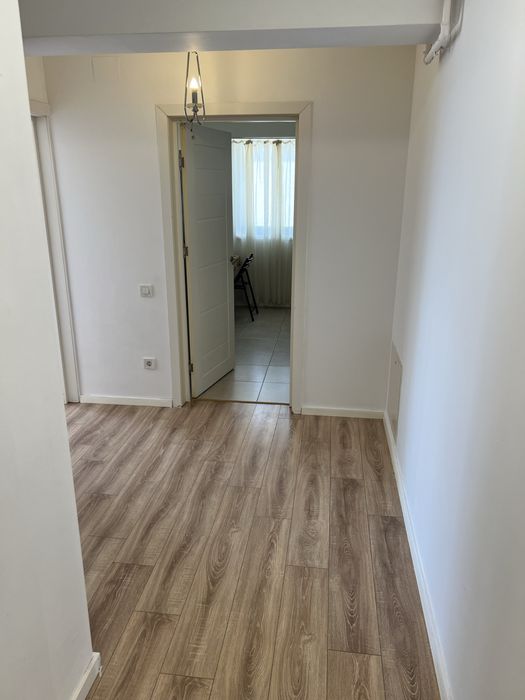 Apartament de inchiriat , 2 camere+loc de parcare