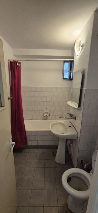 Vand apartament 3 camere ,centrul nou
