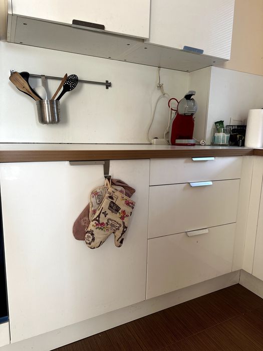 Продавам кухня в запазено състояние