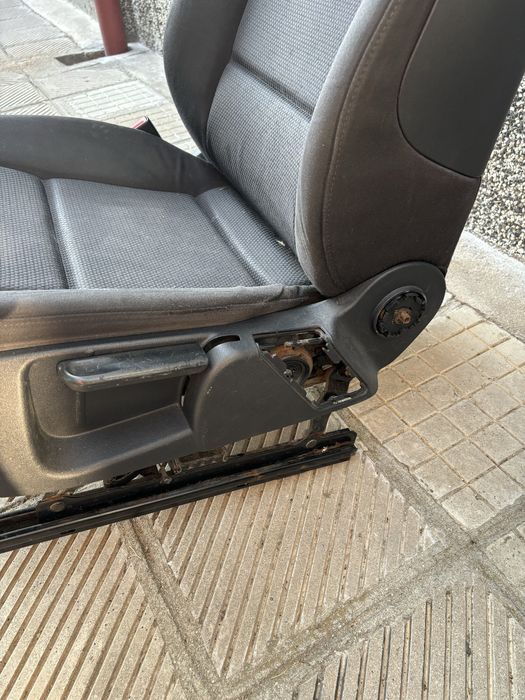 Предни седалки Audi a4