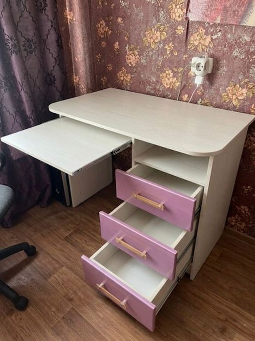 Двухъярусная кровать со шкафаии
