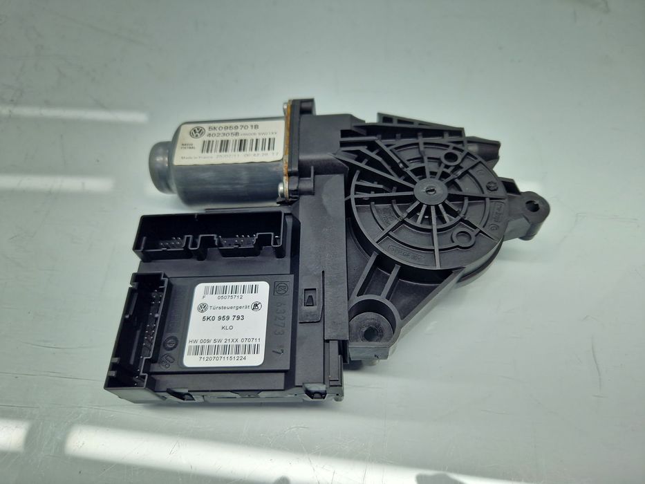 Motoras geam dreapta fata Volkswagen Golf 6 (5K1) [Fabr 2009-2013] 5K0