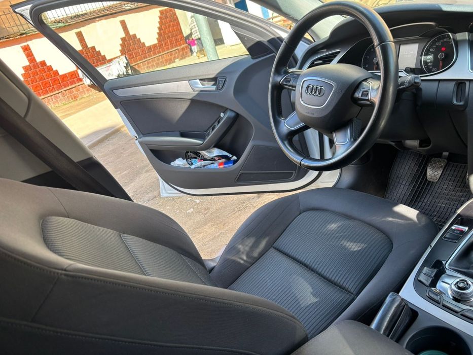 Vând audi 2012 benzinar