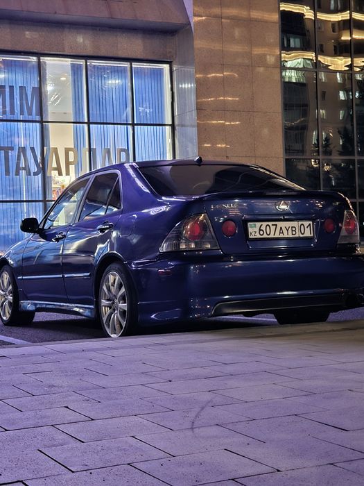 Продаю lexus is300 3л