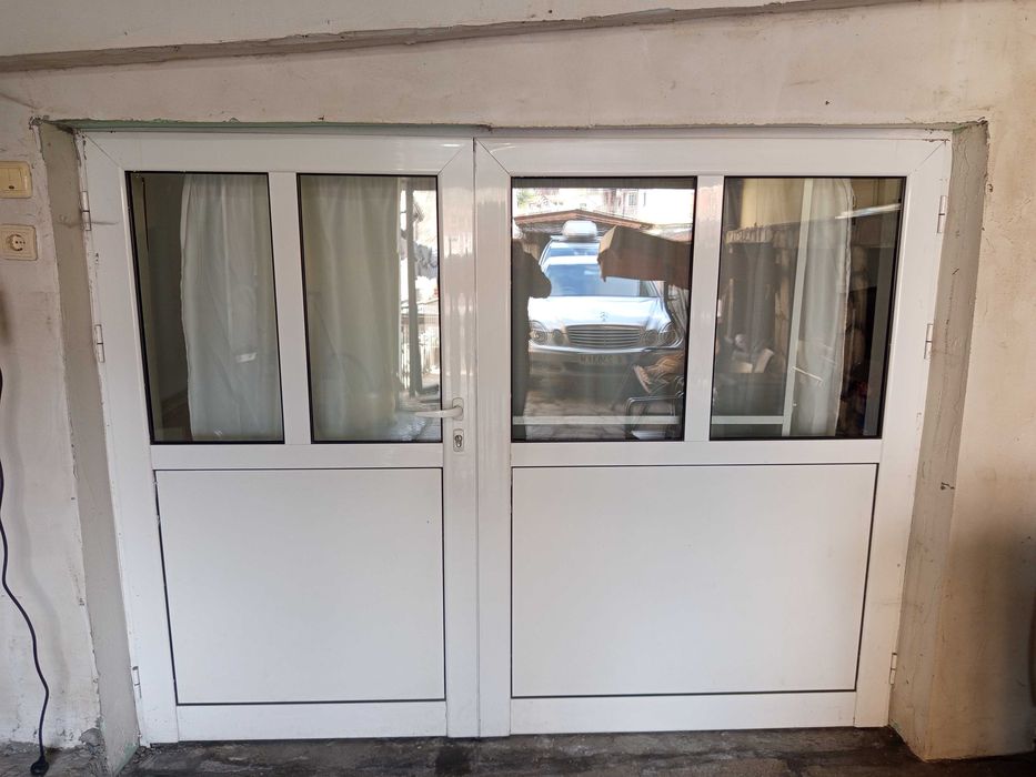 Алуминиева врата