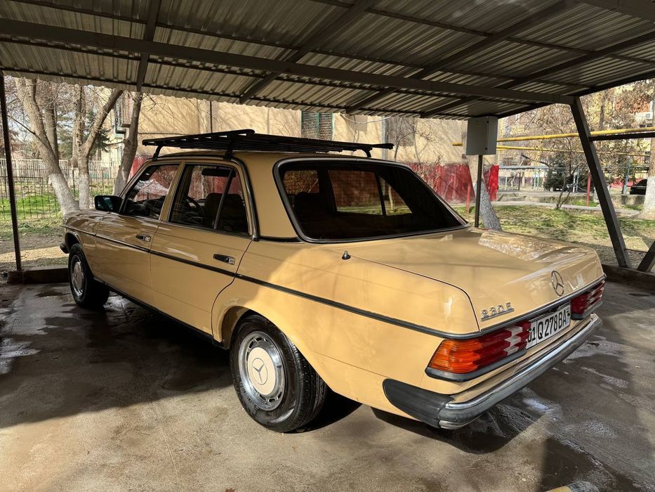 Мерседес 123 седан