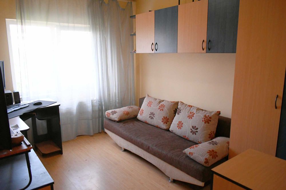 Apartament PB, 3 camere, de vânzare.