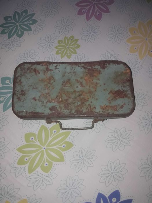 ящик - чемоданчик металлический