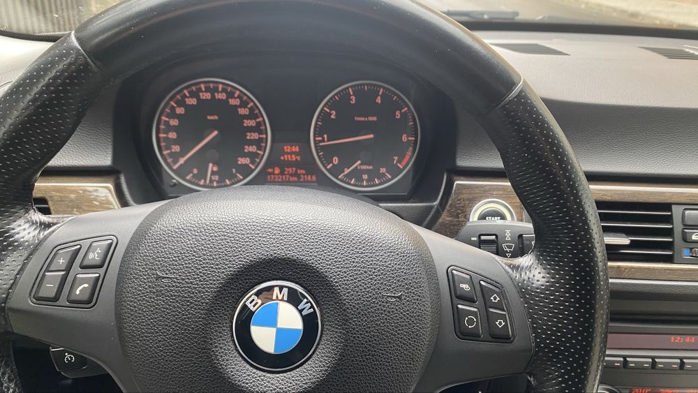 BMW E90 318i (143cp) 2011