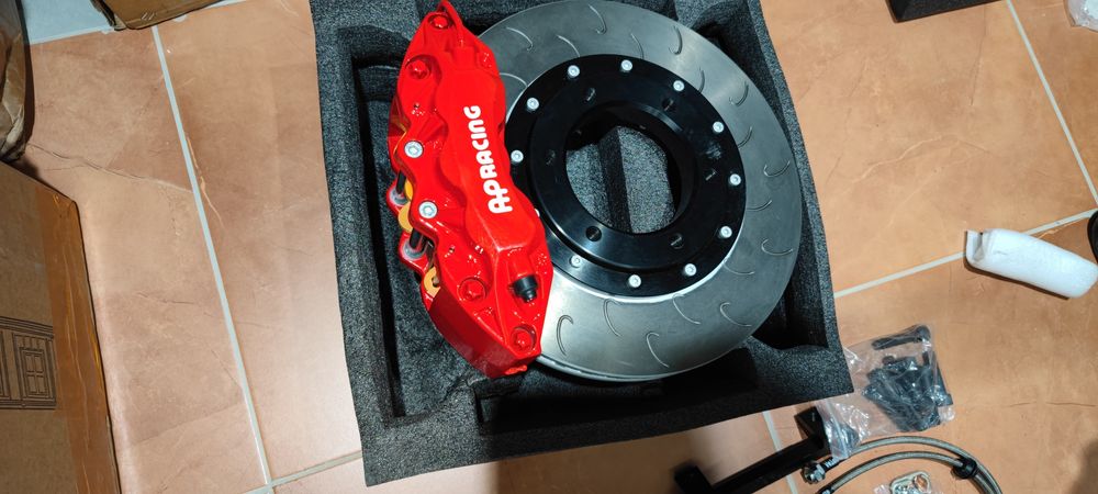 Тормозные системы Brembo, AP Racing.