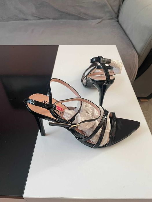 Дамски черни обувки на ток