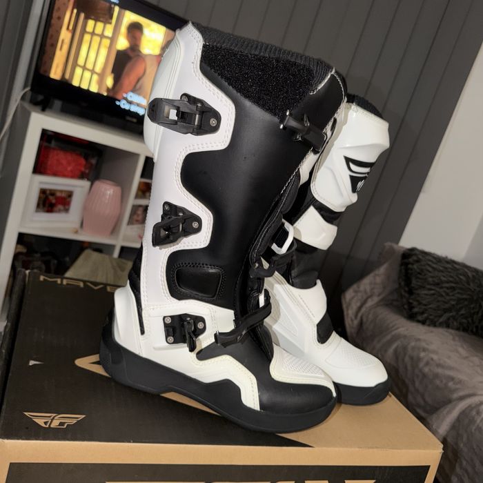 Cizme  FLY MAVERIK Nr. 42 noi nefolosite