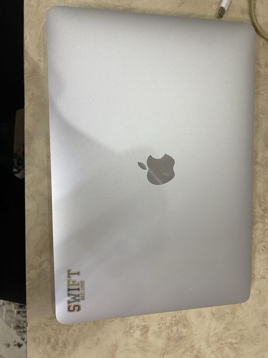 Macbook air Retina 13 inch 2020
